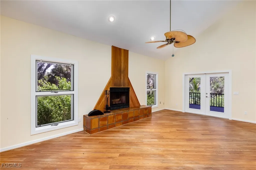 1345 Junonia Street Sanibel FL 33957