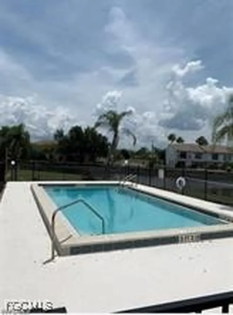 639 SE 13th Avenue Cape Coral FL 33990
