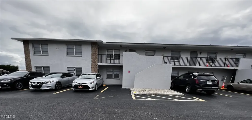 639 SE 13th Avenue Cape Coral FL 33990
