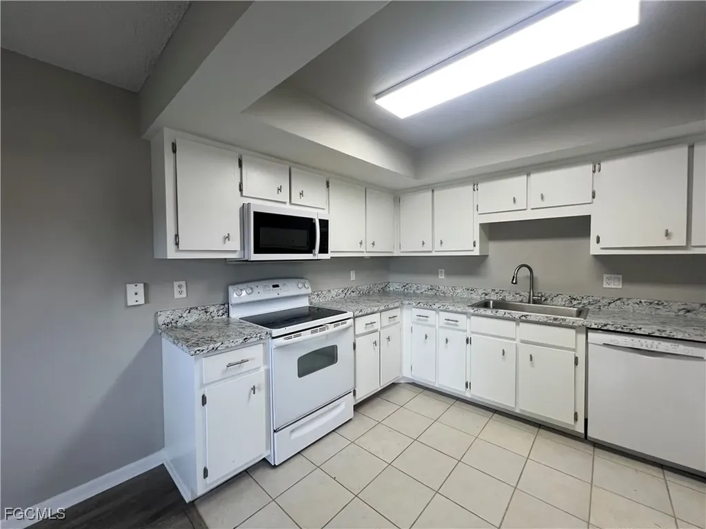 639 SE 13th Avenue Cape Coral FL 33990
