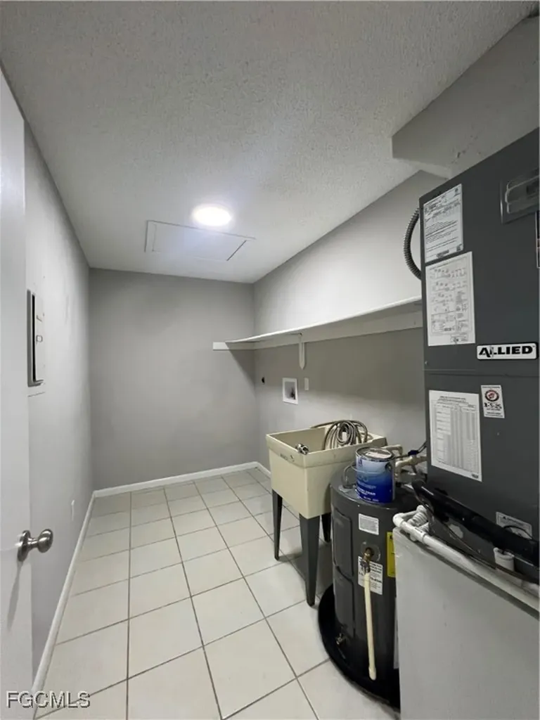 639 SE 13th Avenue Cape Coral FL 33990