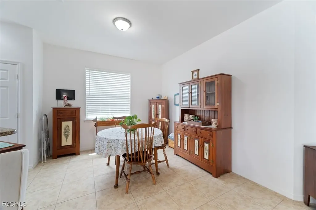 2117 SW 22nd Court Cape Coral FL 33991