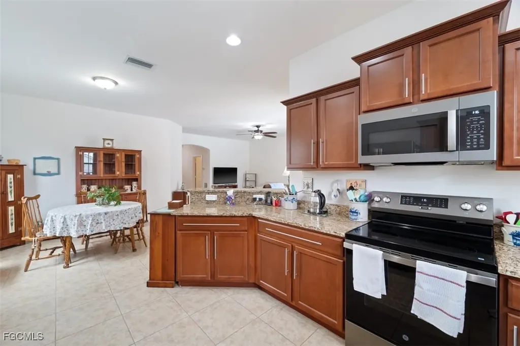 2117 SW 22nd Court Cape Coral FL 33991