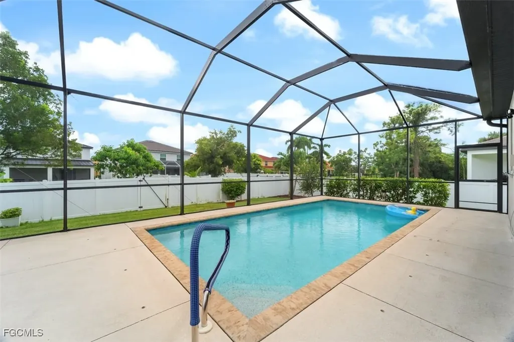 2117 SW 22nd Court Cape Coral FL 33991