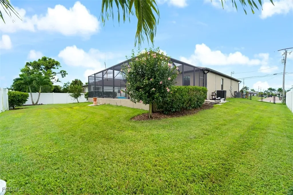 2117 SW 22nd Court Cape Coral FL 33991