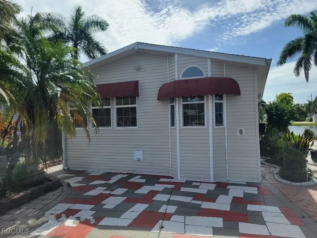 1511 Ruby Lake Point Naples FL 34114