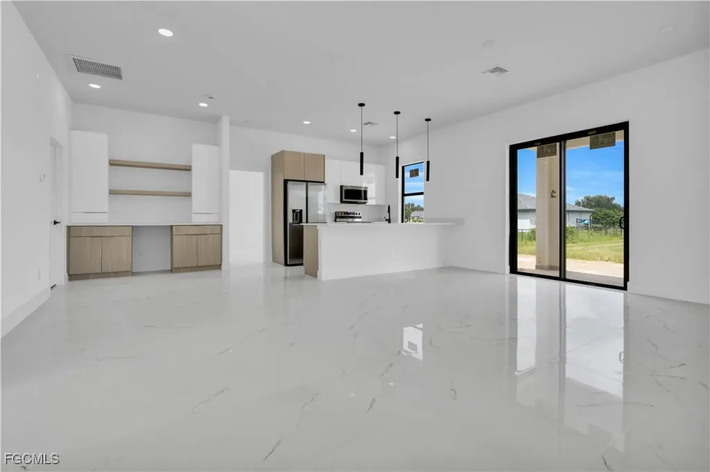 2817 NW 2nd Street Cape Coral FL 33993