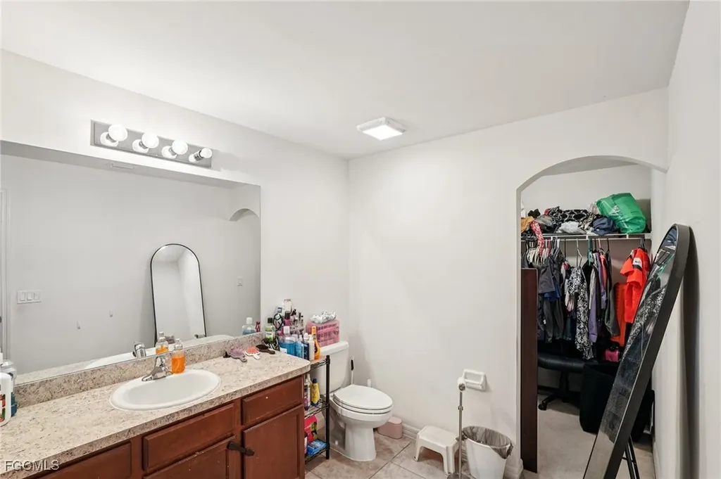 230 NE 9th Avenue Cape Coral FL 33909