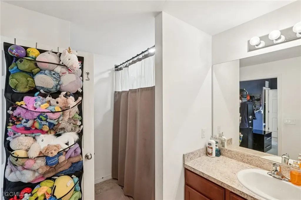 230 NE 9th Avenue Cape Coral FL 33909
