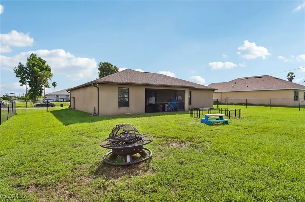 230 NE 9th Avenue Cape Coral FL 33909