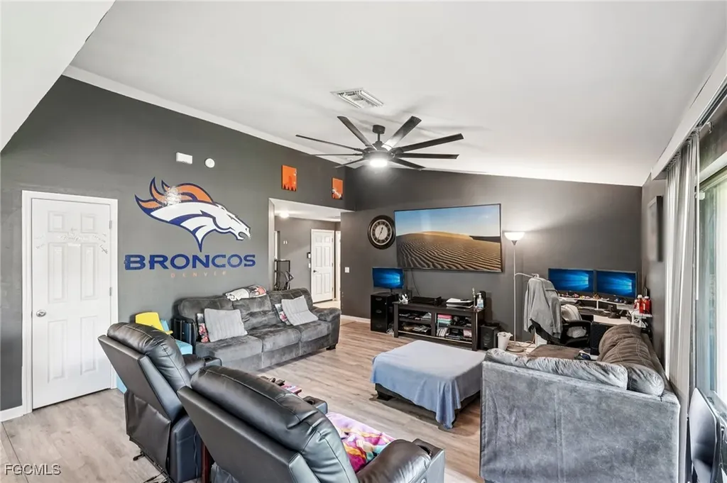 230 NE 9th Avenue Cape Coral FL 33909