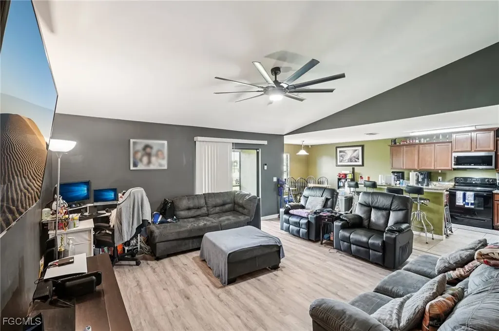 230 NE 9th Avenue Cape Coral FL 33909