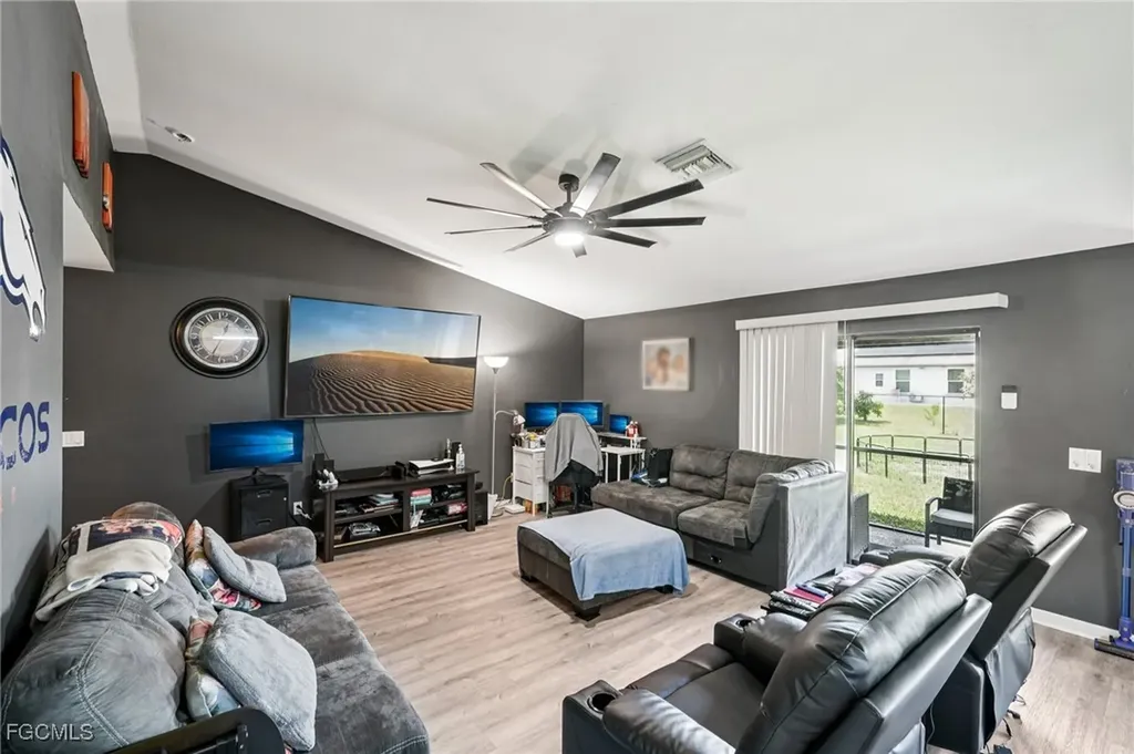 230 NE 9th Avenue Cape Coral FL 33909