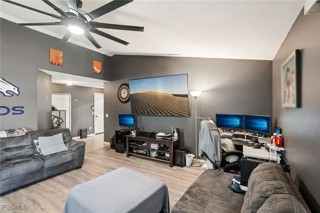 230 NE 9th Avenue Cape Coral FL 33909