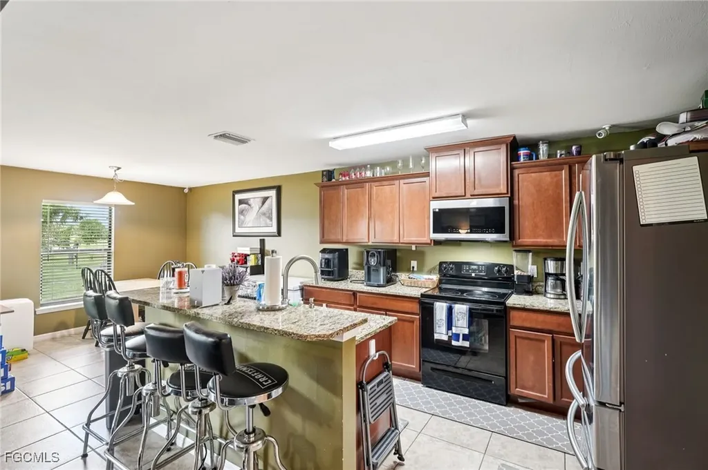 230 NE 9th Avenue Cape Coral FL 33909