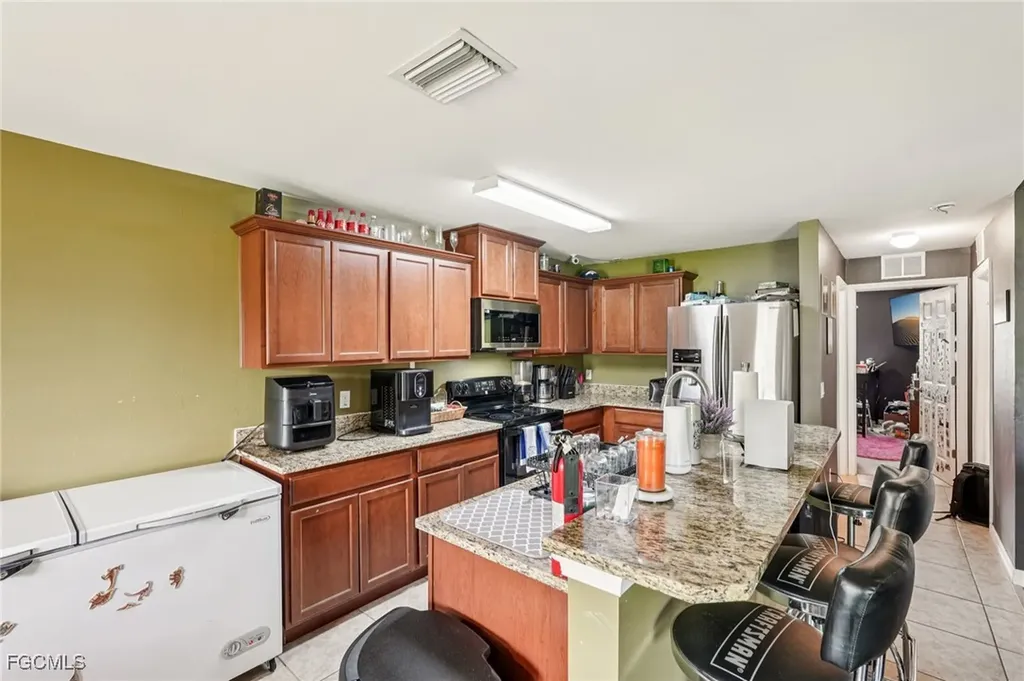 230 NE 9th Avenue Cape Coral FL 33909