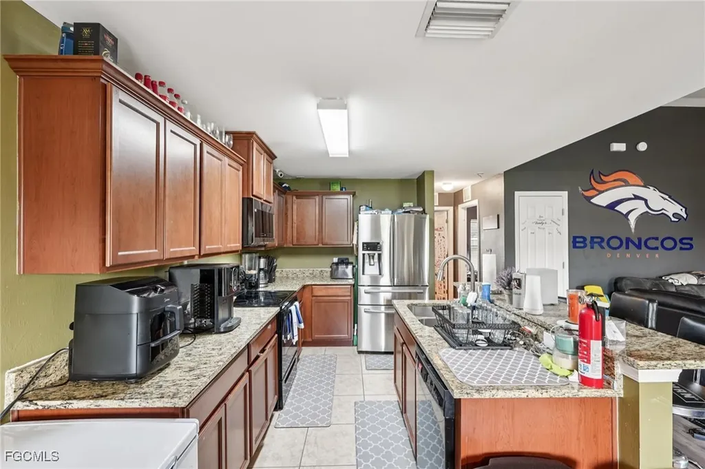 230 NE 9th Avenue Cape Coral FL 33909