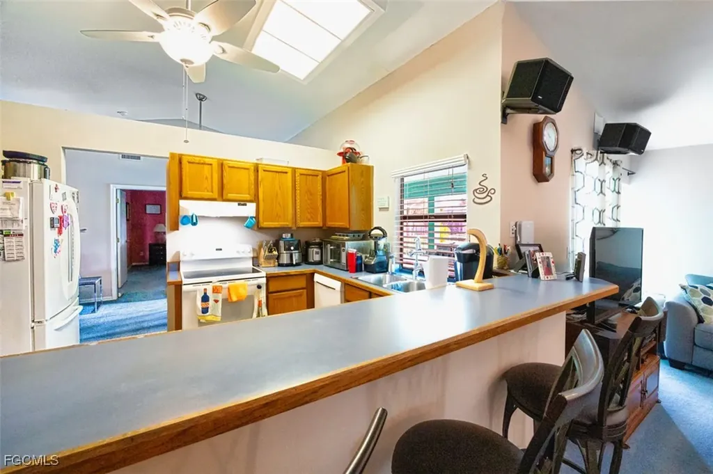 707 SE 9th Place Cape Coral FL 33990