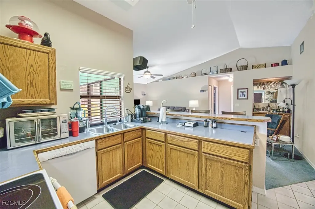 707 SE 9th Place Cape Coral FL 33990