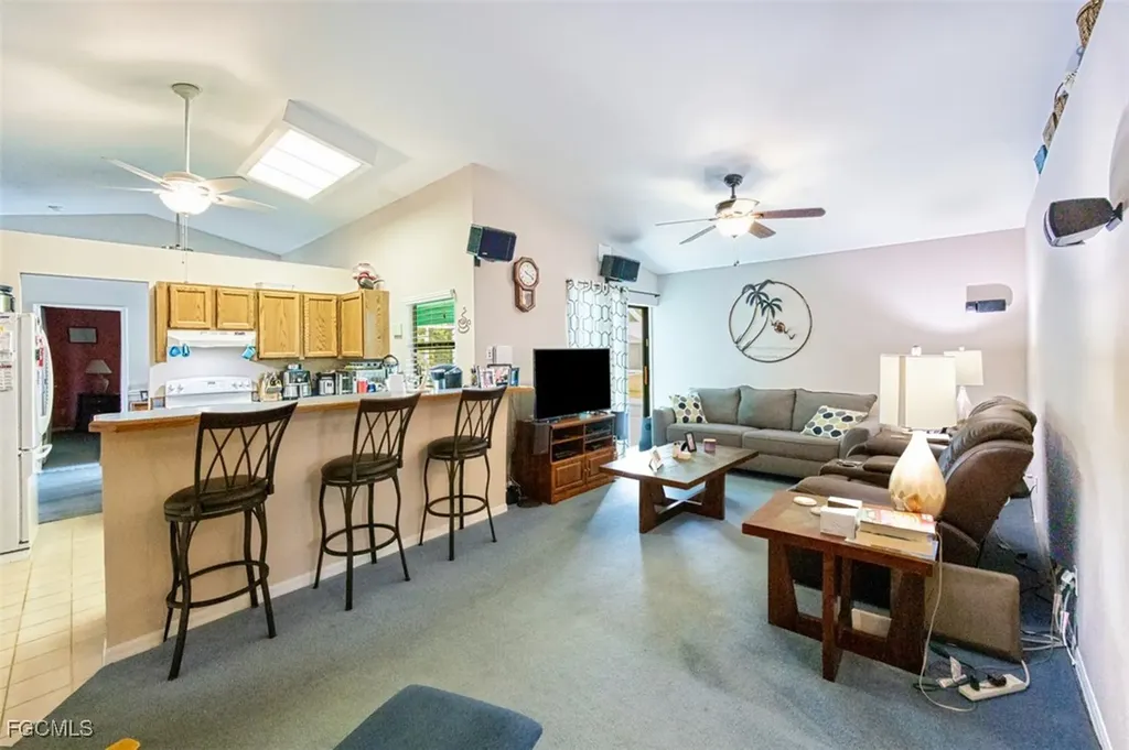 707 SE 9th Place Cape Coral FL 33990