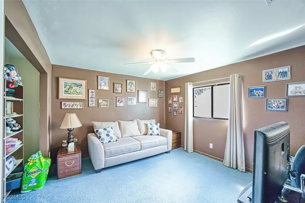 707 SE 9th Place Cape Coral FL 33990