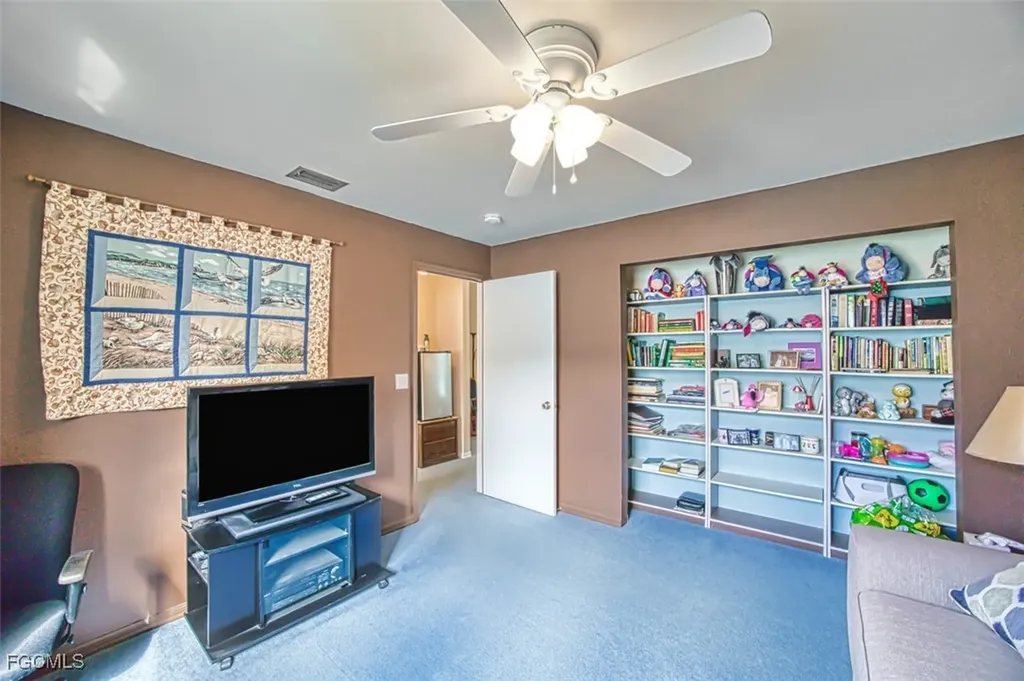707 SE 9th Place Cape Coral FL 33990