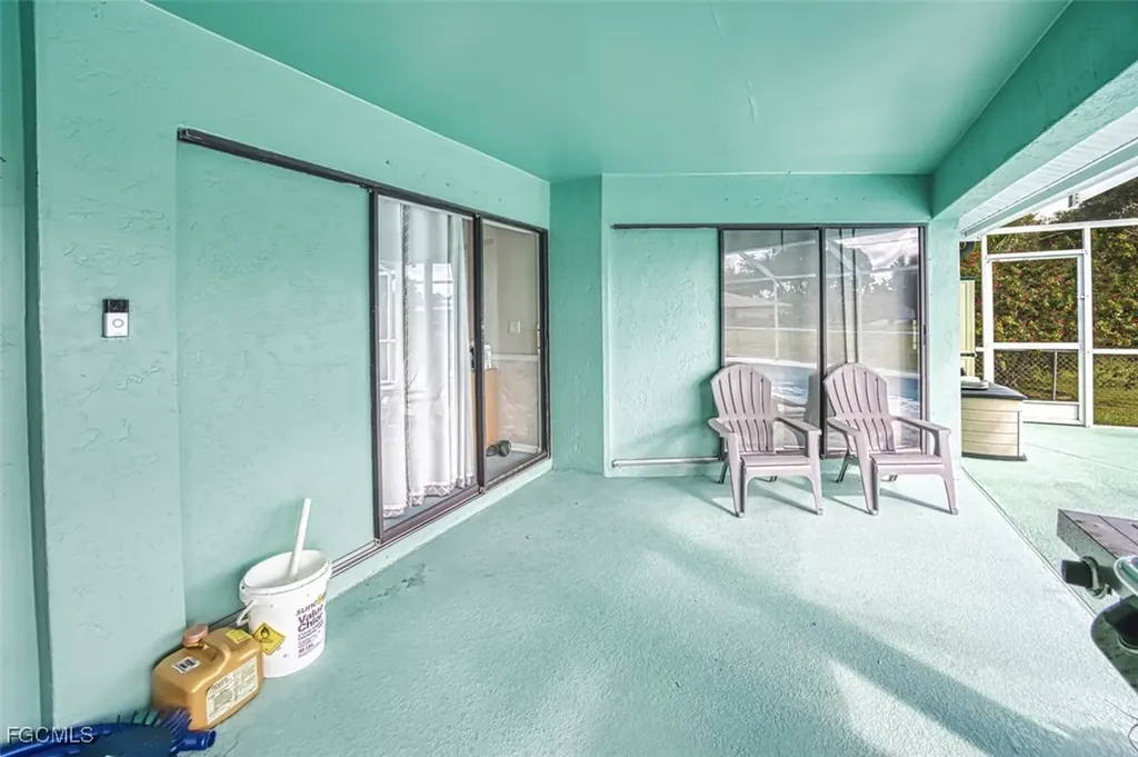 707 SE 9th Place Cape Coral FL 33990