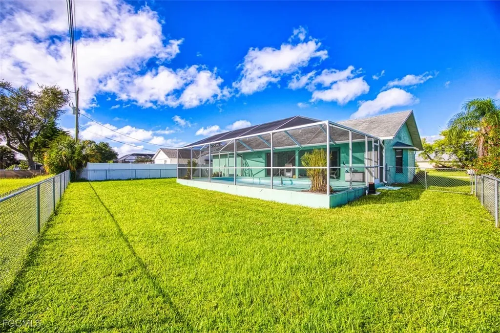 707 SE 9th Place Cape Coral FL 33990