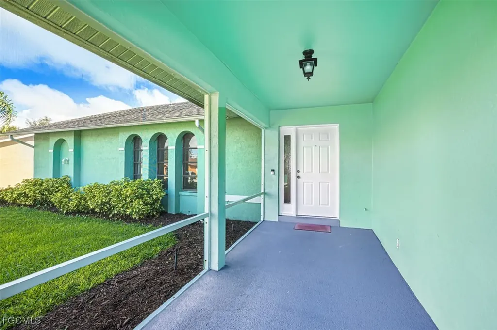 707 SE 9th Place Cape Coral FL 33990