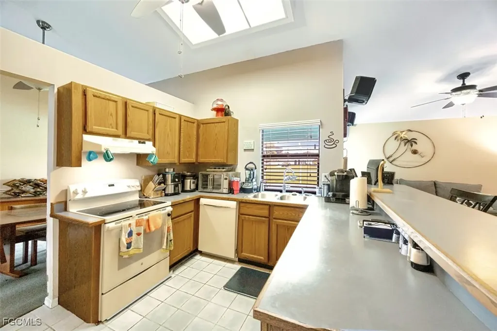 707 SE 9th Place Cape Coral FL 33990