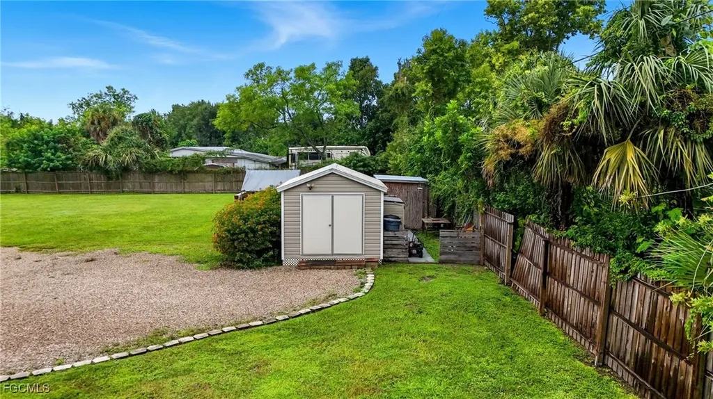 8200 Ebson Drive North Fort Myers FL 33917