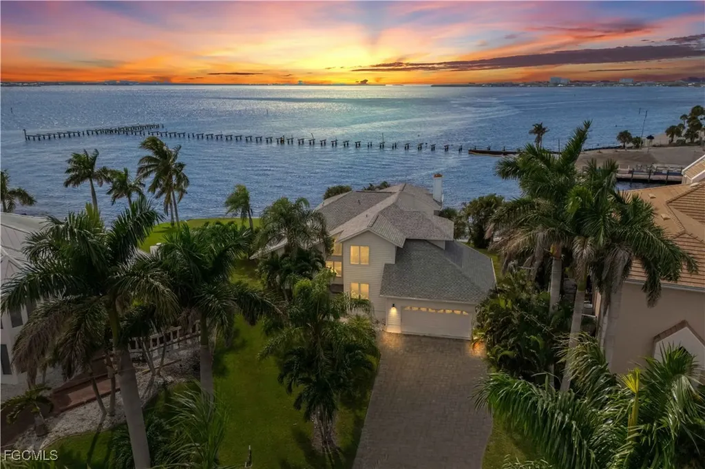 1202 Flamingo Drive Cape Coral FL 33904
