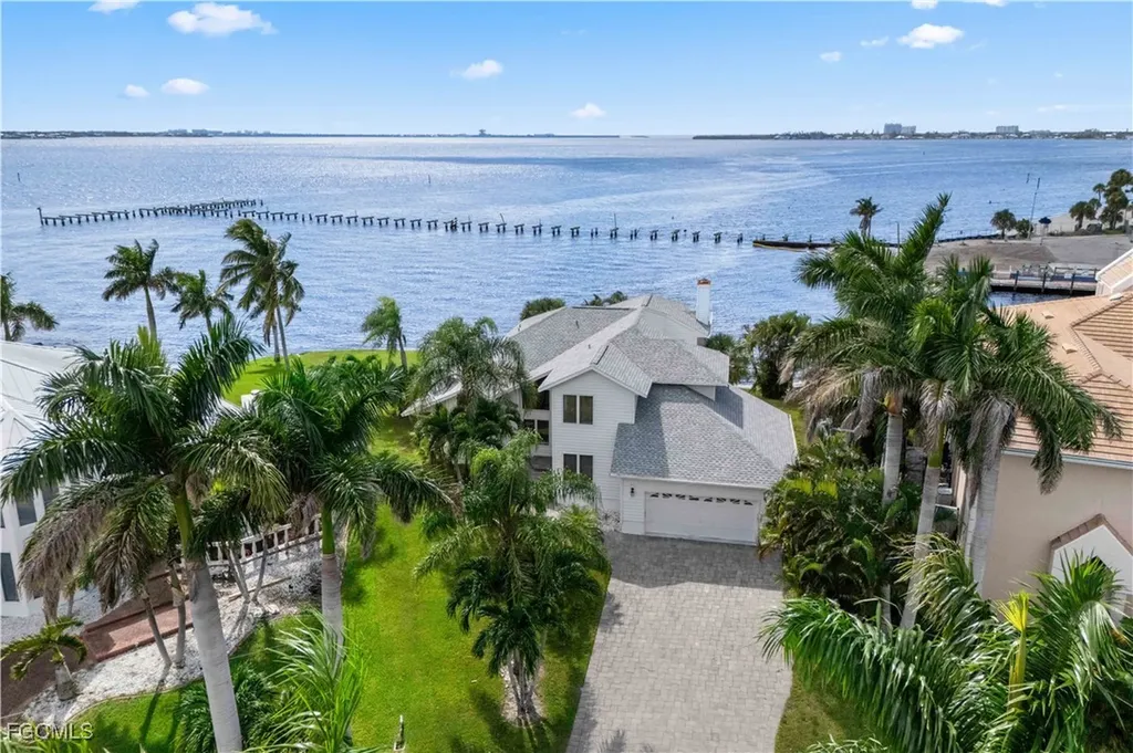 1202 Flamingo Drive Cape Coral FL 33904