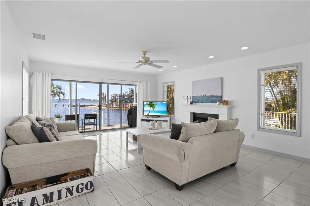 1202 Flamingo Drive Cape Coral FL 33904