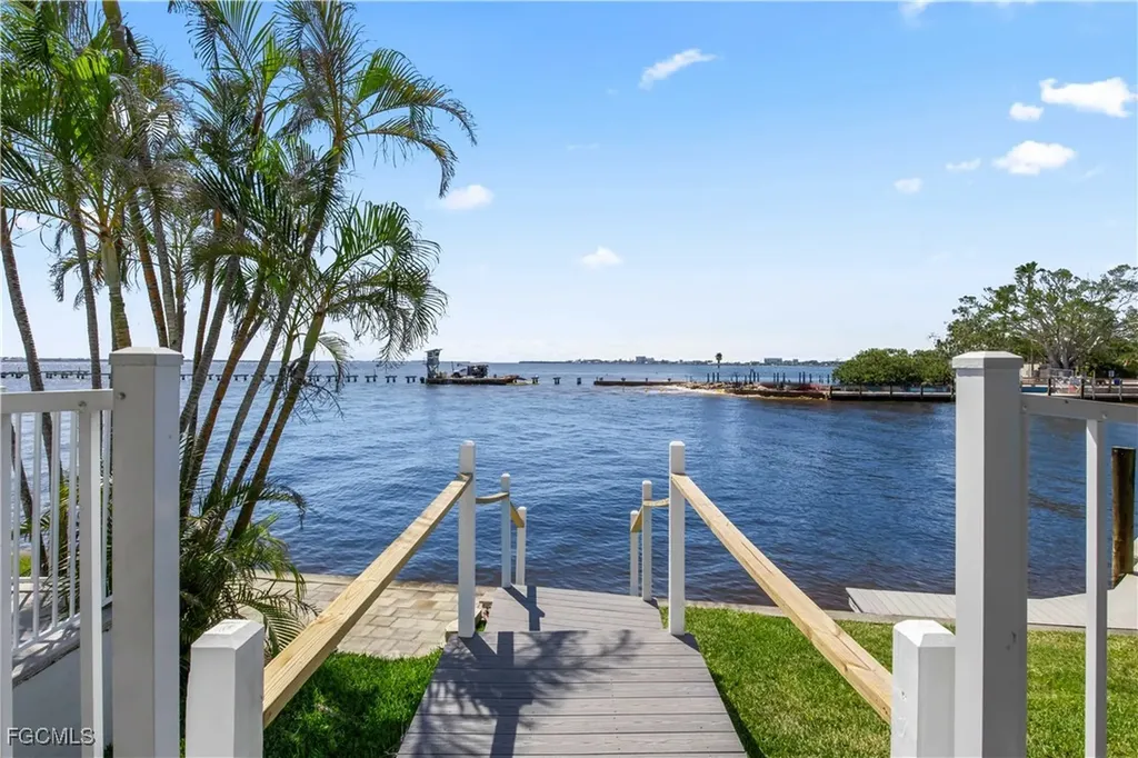 1202 Flamingo Drive Cape Coral FL 33904