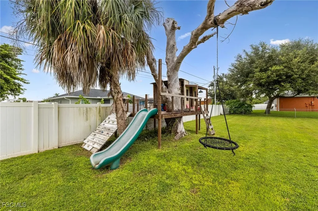 1108 SW 11th Avenue Cape Coral FL 33991