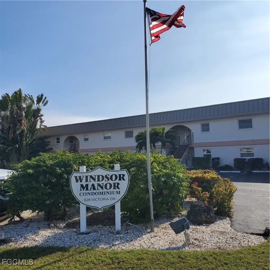 828 Victoria Drive Cape Coral FL 33904