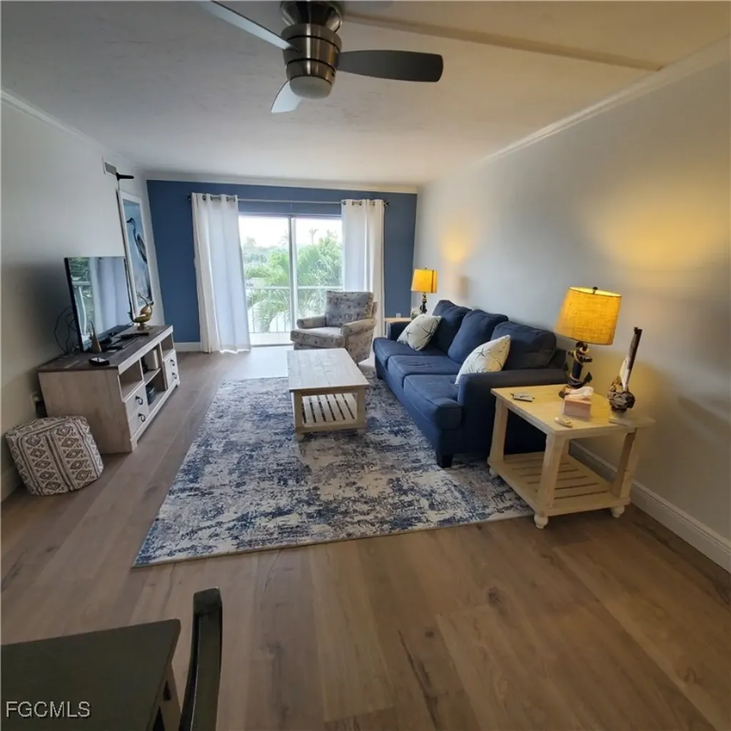 828 Victoria Drive Cape Coral FL 33904