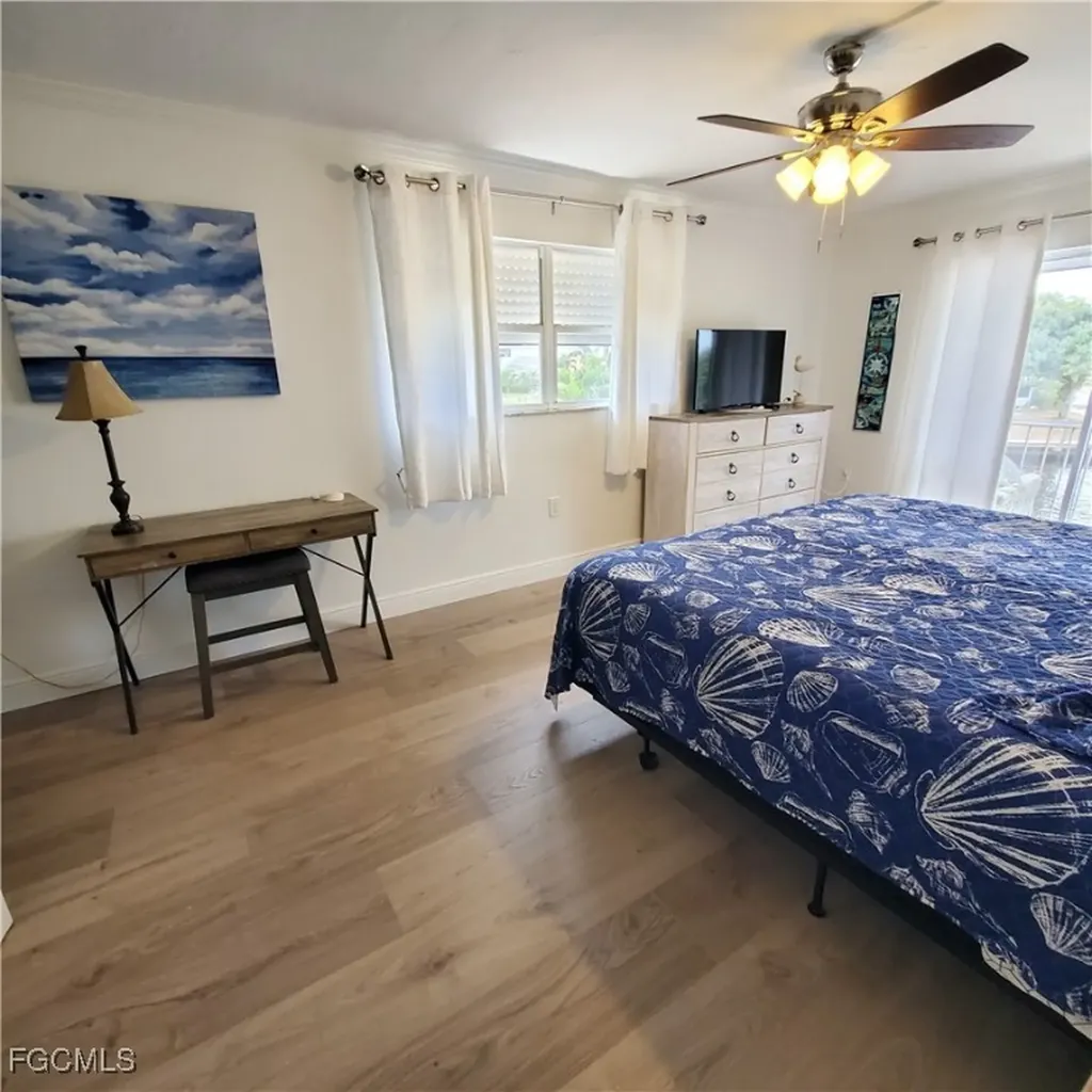 828 Victoria Drive Cape Coral FL 33904