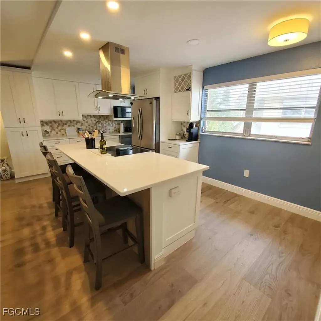 828 Victoria Drive Cape Coral FL 33904