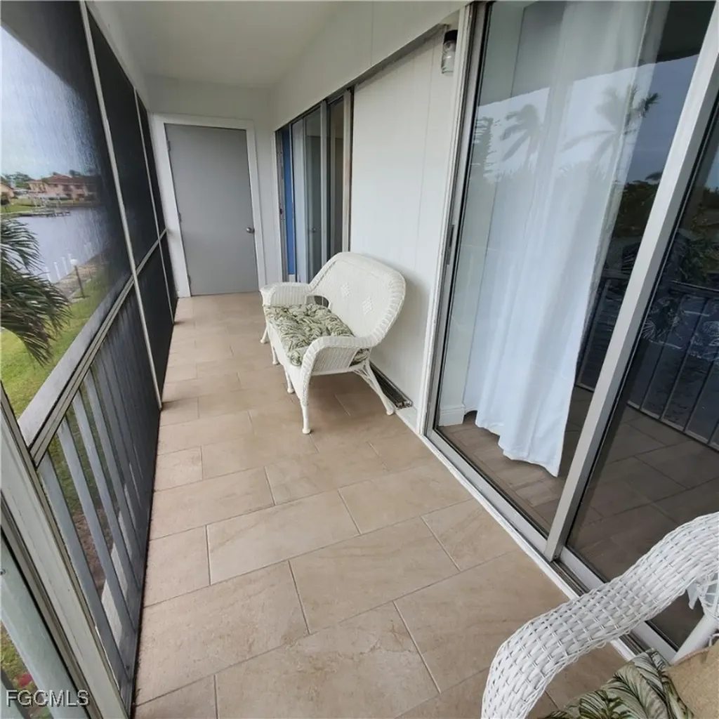 828 Victoria Drive Cape Coral FL 33904