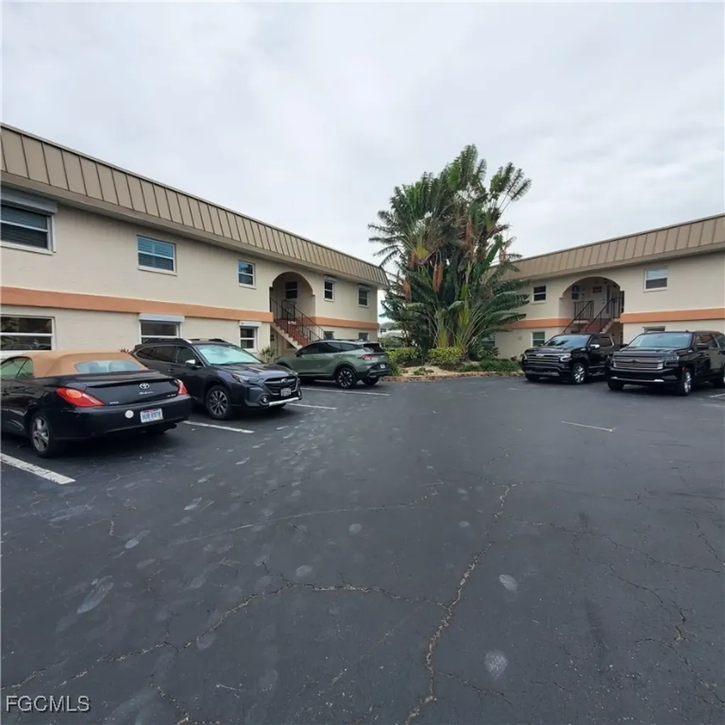 828 Victoria Drive Cape Coral FL 33904