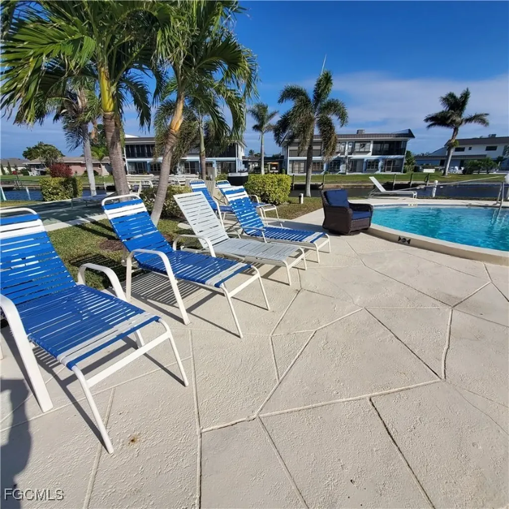 828 Victoria Drive Cape Coral FL 33904