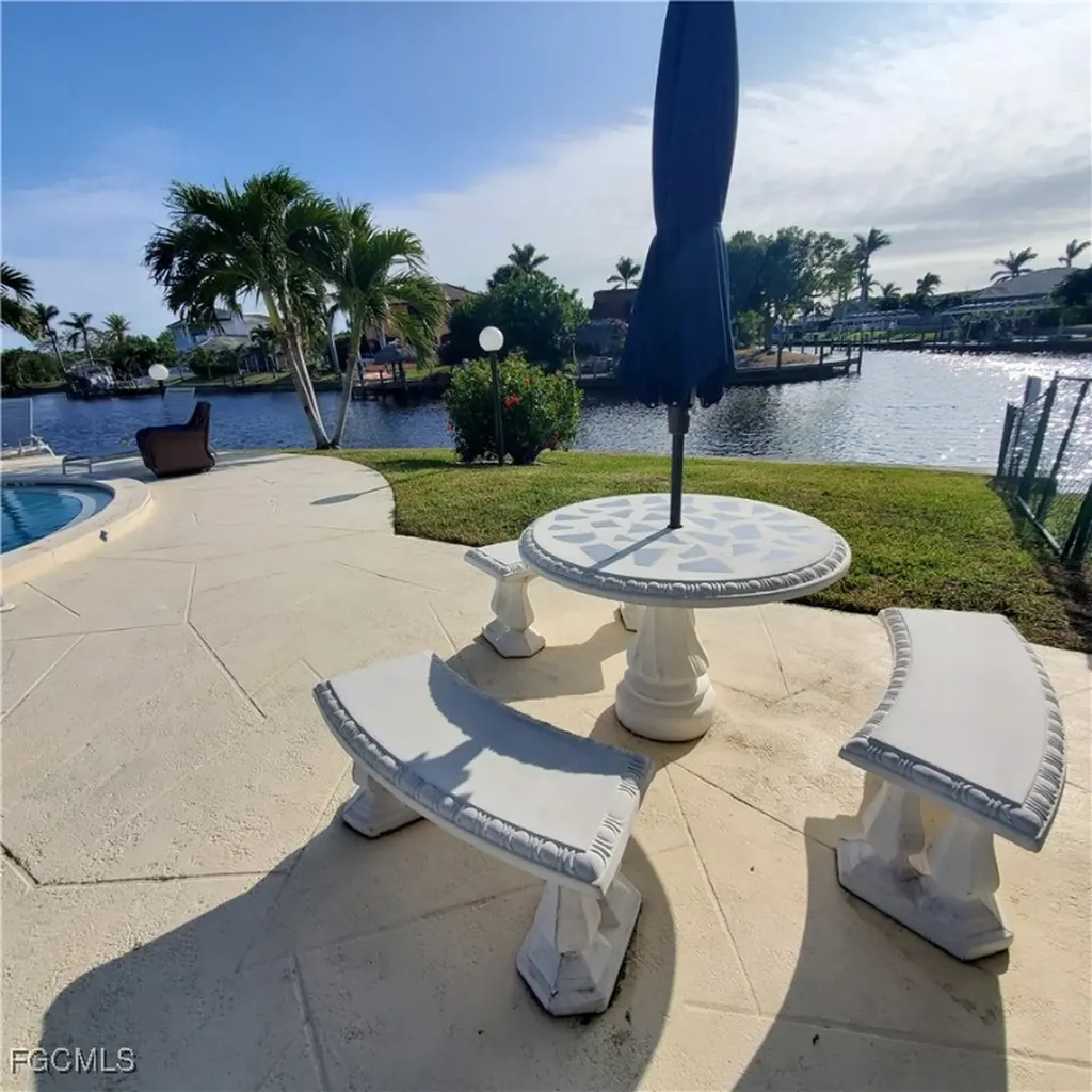 828 Victoria Drive Cape Coral FL 33904