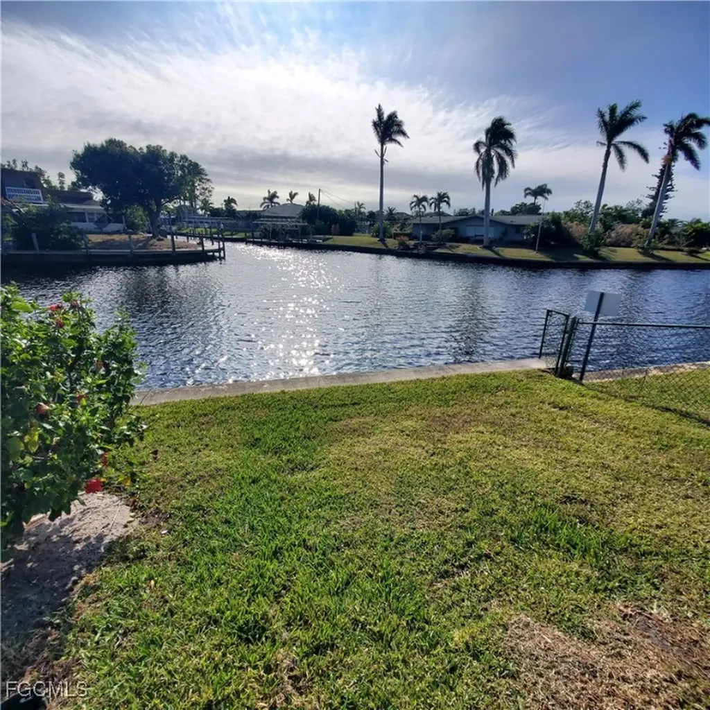 828 Victoria Drive Cape Coral FL 33904