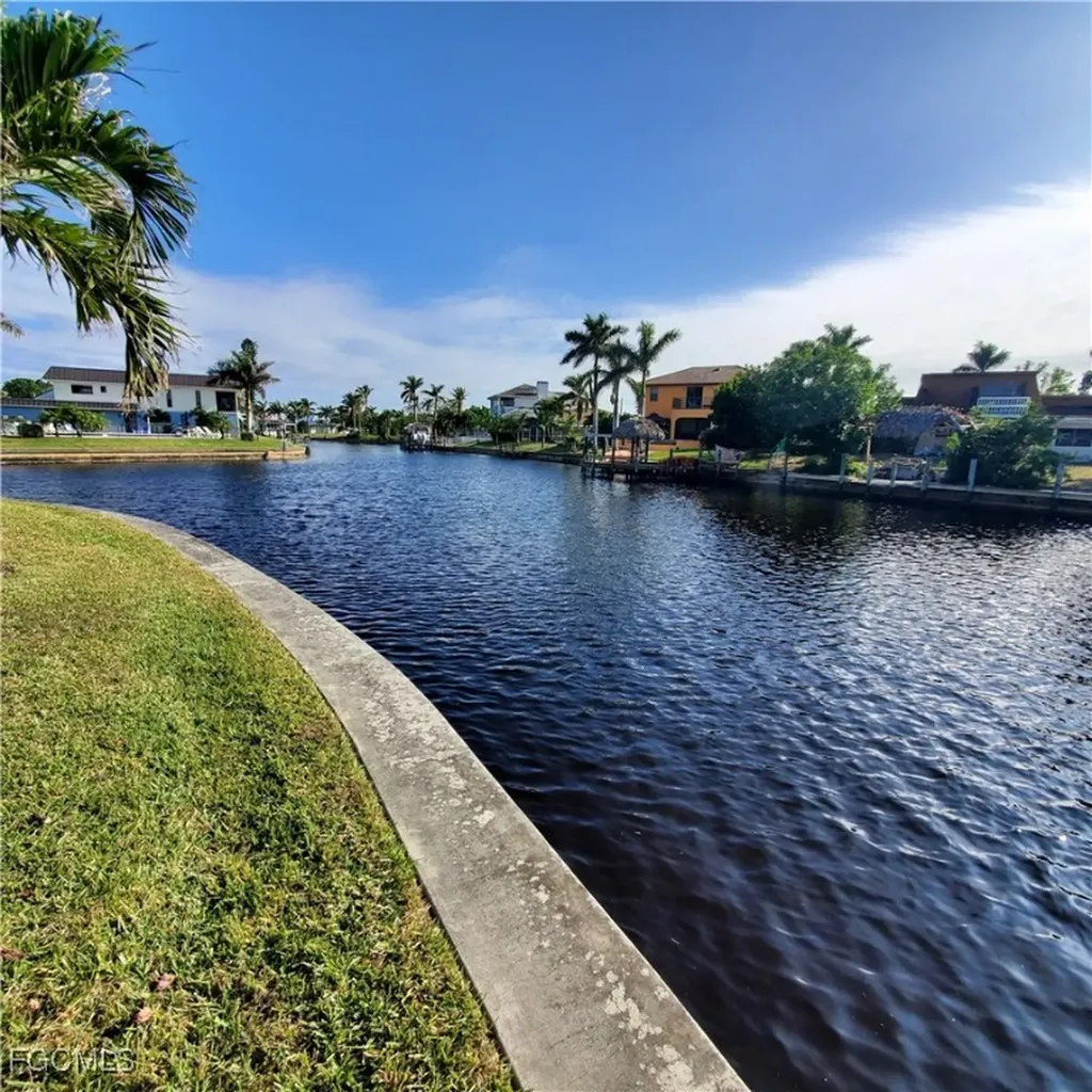 828 Victoria Drive Cape Coral FL 33904