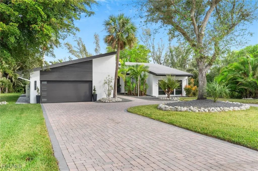 15600 Light Blue Circle Fort Myers FL 33908