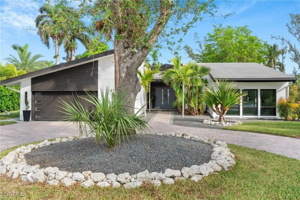 15600 Light Blue Circle Fort Myers FL 33908