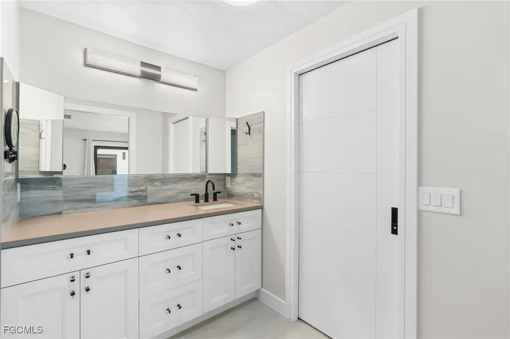 15600 Light Blue Circle Fort Myers FL 33908