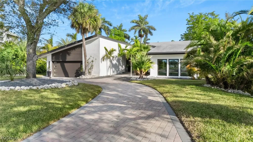 15600 Light Blue Circle Fort Myers FL 33908